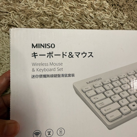 NIB MINISO Mini Wireless Keyboard and Mouse Set White - Picture 4 of 9